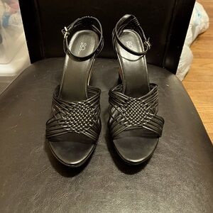 So… 8.5M Disco Black Wedge Sandal  Weave Front Top Design New Without Tags